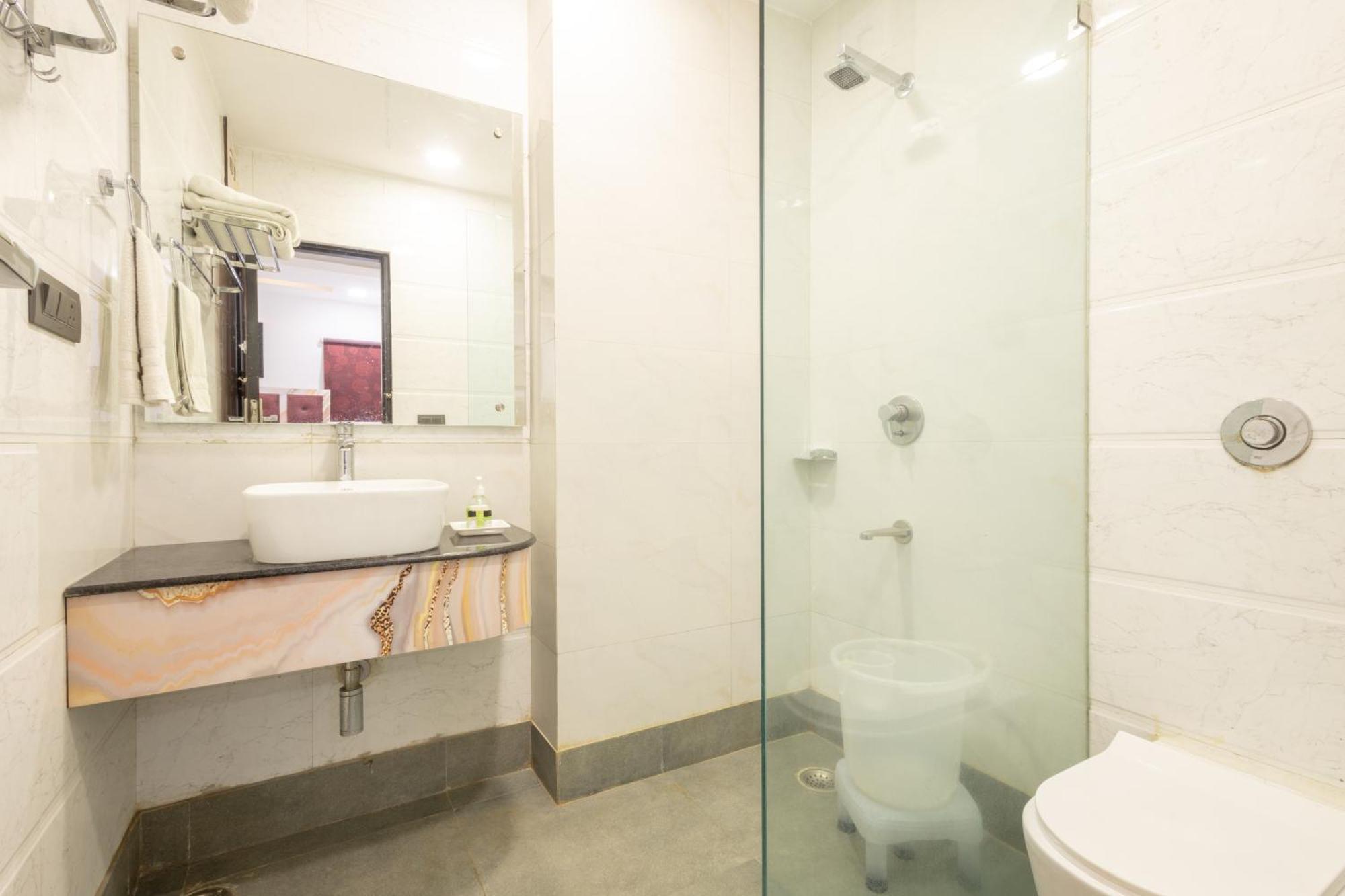 Hotel Cosmo Near Blk Hospital Karol Bagh Дели Экстерьер фото