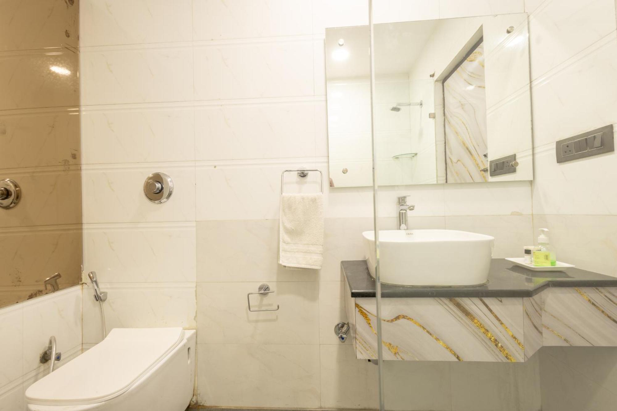 Hotel Cosmo Near Blk Hospital Karol Bagh Дели Экстерьер фото