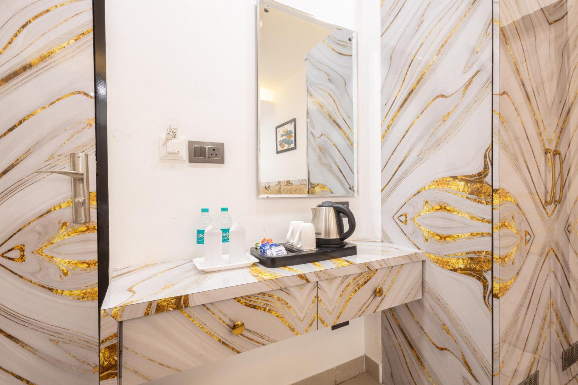 Hotel Cosmo Near Blk Hospital Karol Bagh Дели Экстерьер фото