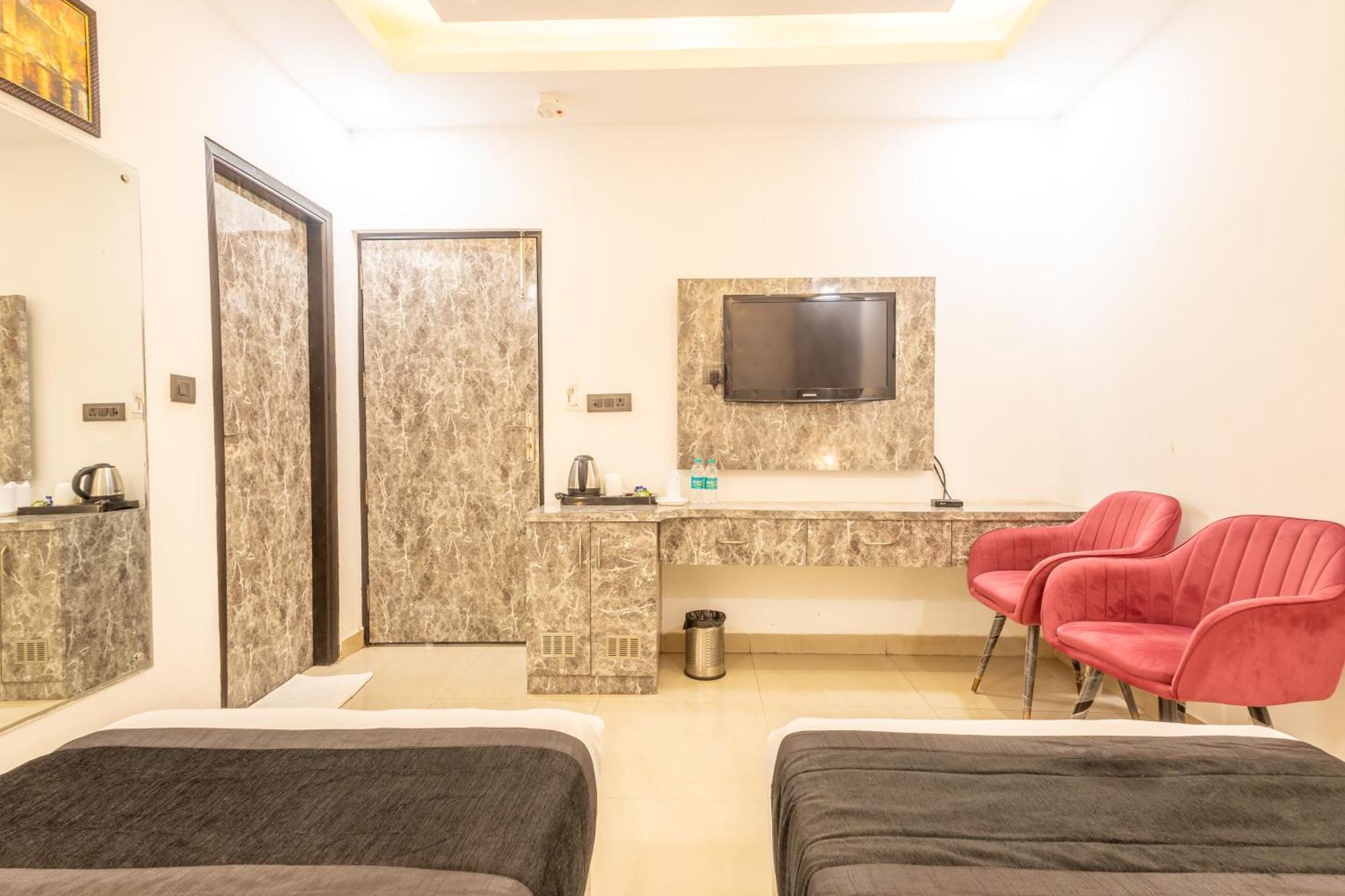 Hotel Cosmo Near Blk Hospital Karol Bagh Дели Экстерьер фото